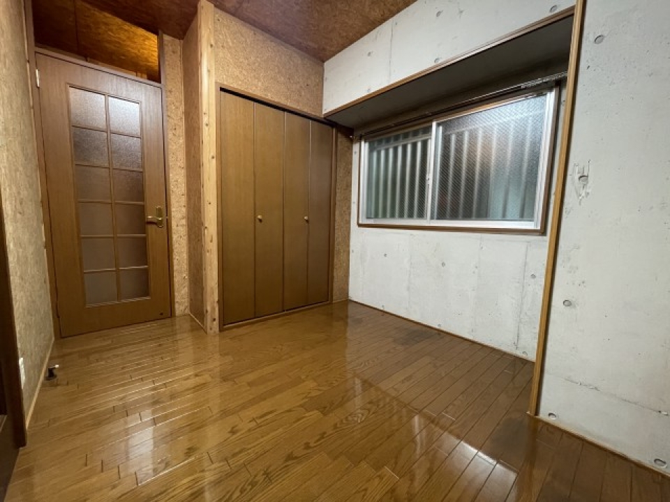 洋室5帖。クローゼット付いています。