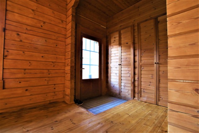 玄関ドアも素敵&hellip;