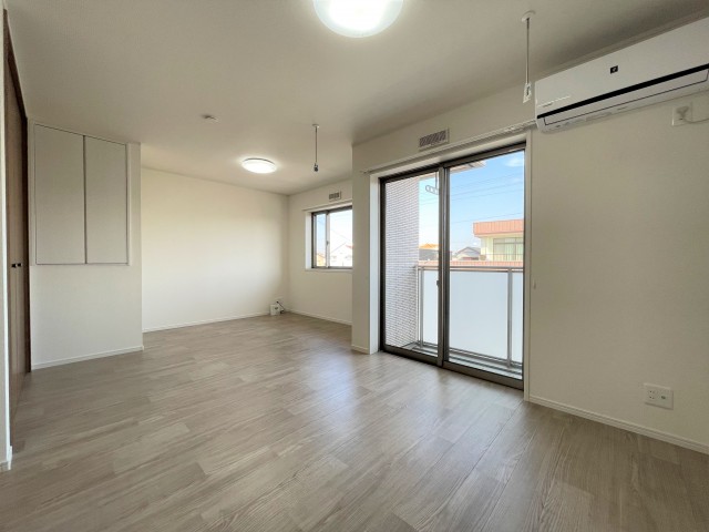 窓が2つあるのでお部屋が明るい。