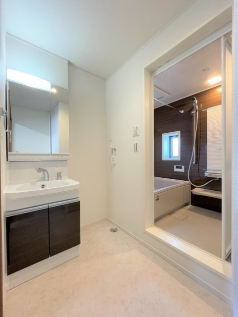 洗面脱衣所はかなり広いです。