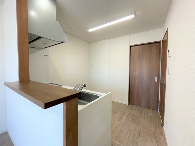 キッチンには便利なカウンターがついています