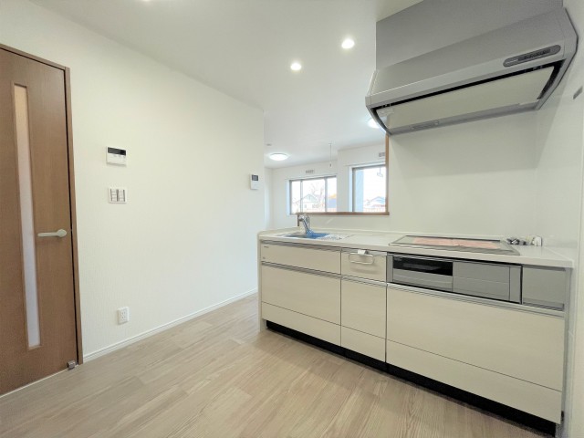 ぴかぴかのシステムキッチン