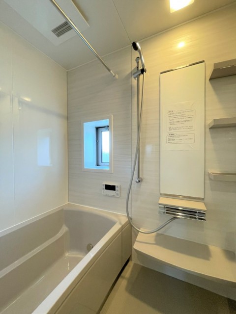 綺麗すぎる浴室には乾燥機能付き！