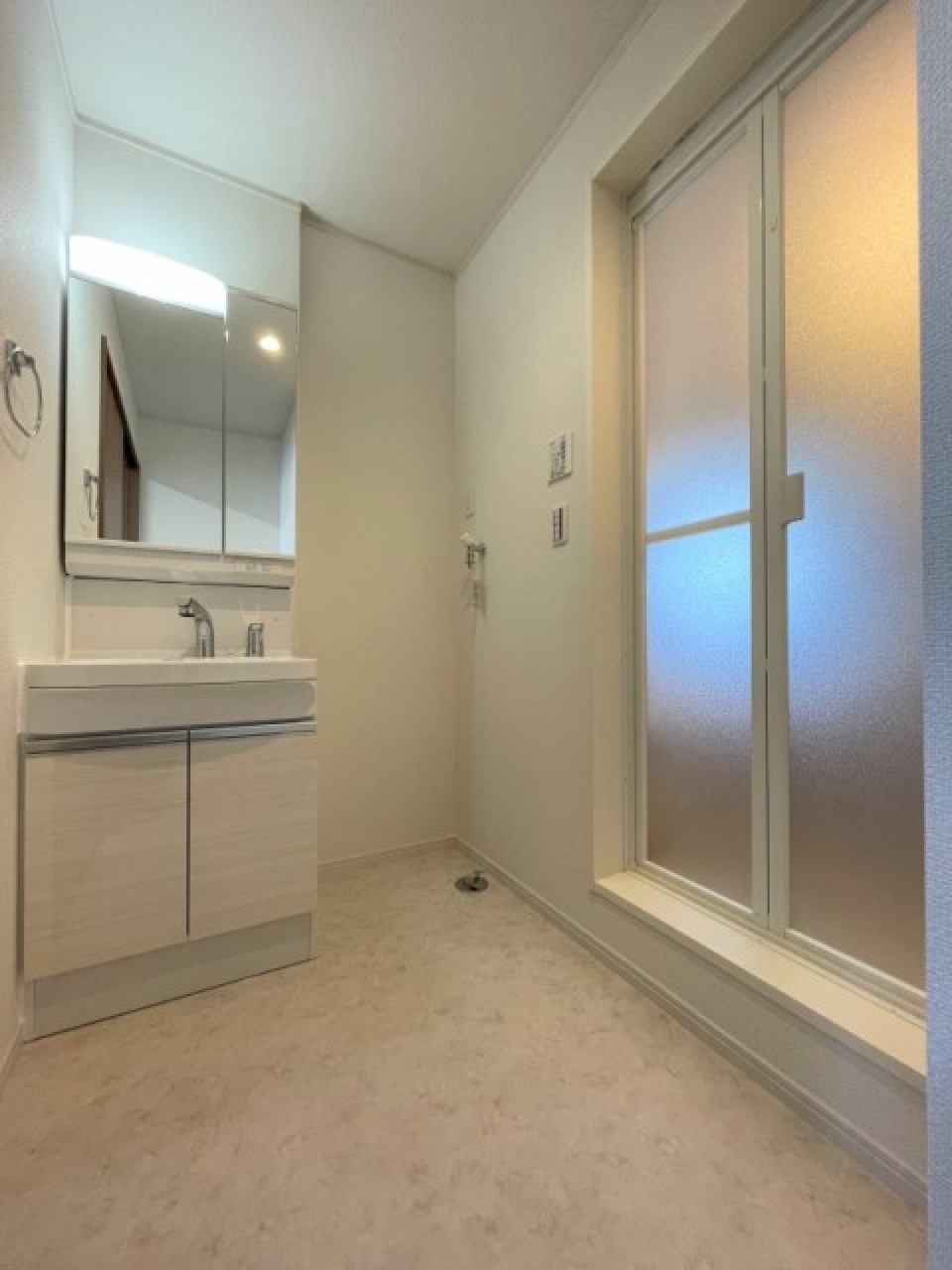 ゆとりのある広さの洗面脱衣所