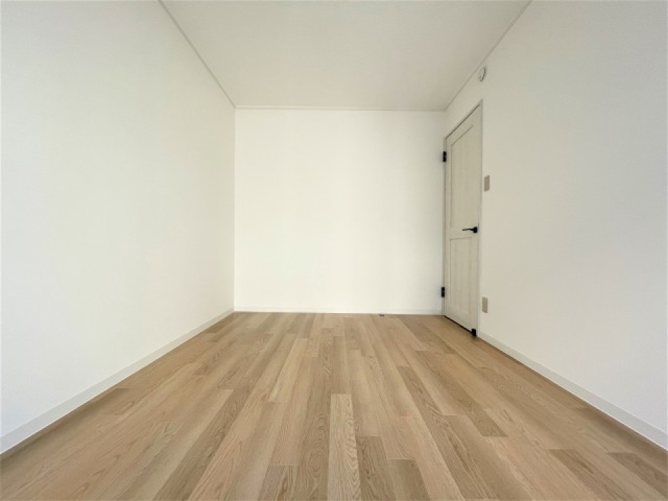 5.5帖の洋室。こちらを寝室にしようかな？