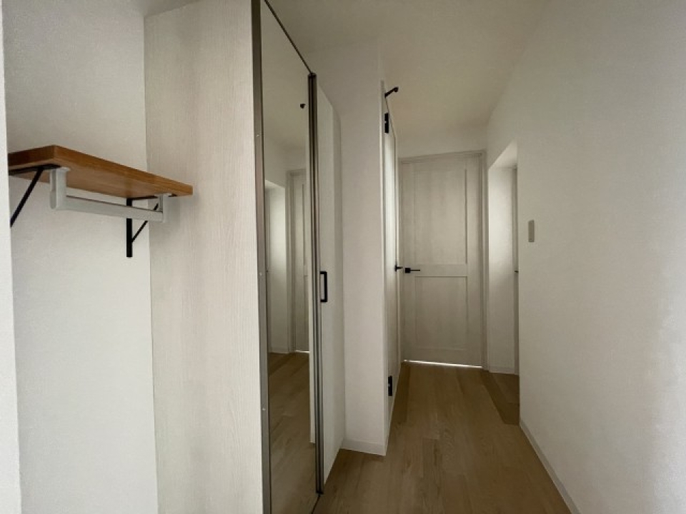 シューズボックス付きの玄関。