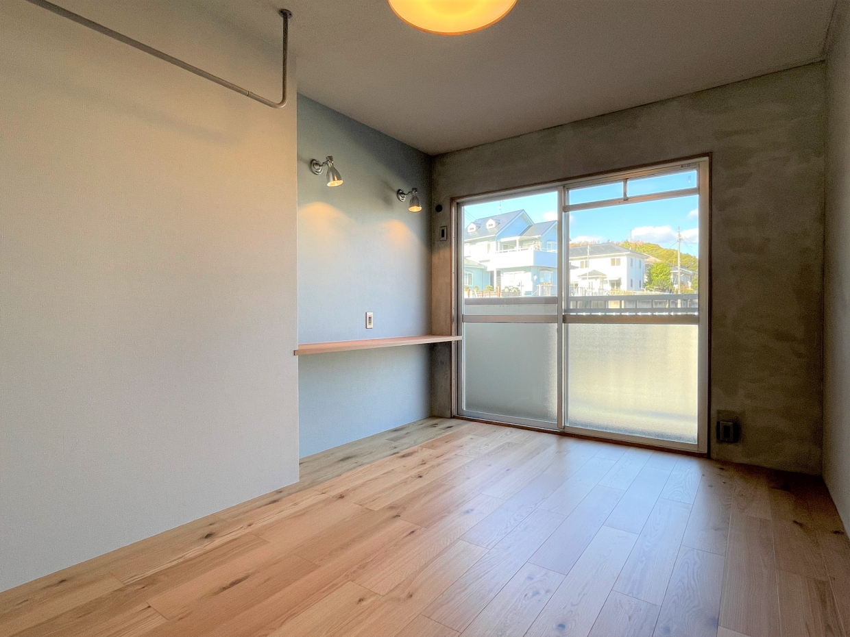 5.5帖の洋室。オープンラック付きです