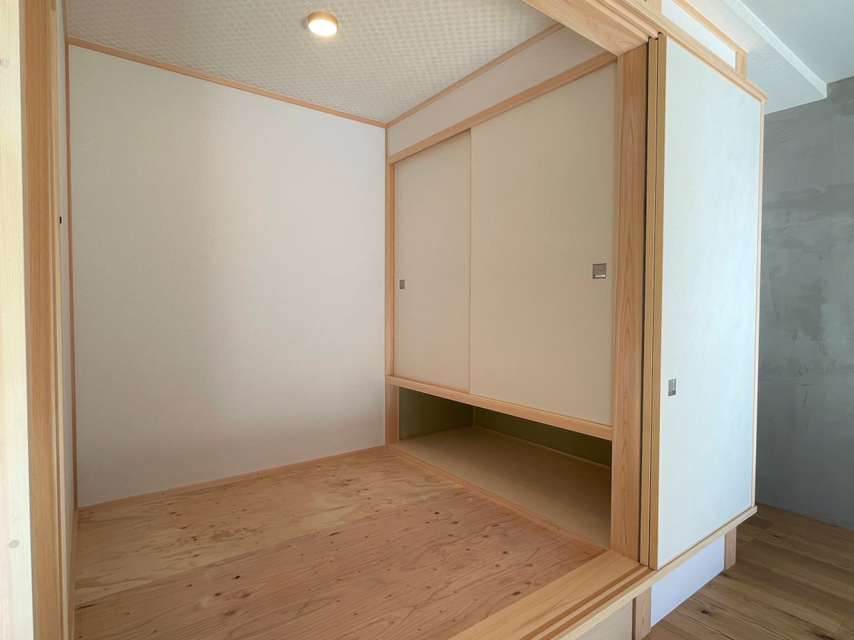 書斎に、おこもりスペースに
※畳が入る前の写真です