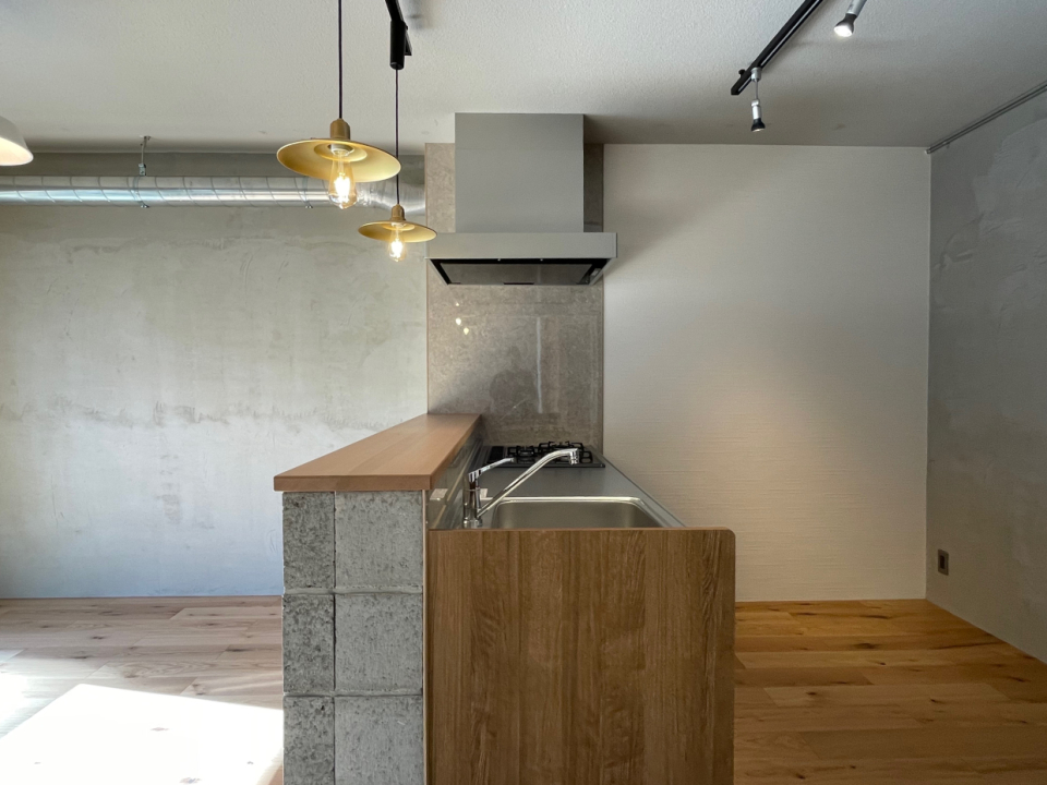 カウンター付きの対面式。キッチンスペースもしっかり取られています