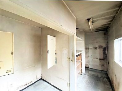 厨房の奥、バックヤードでしょうか。