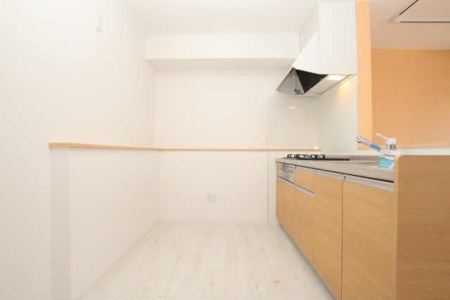 キッチンは半独立式。広さも十分。