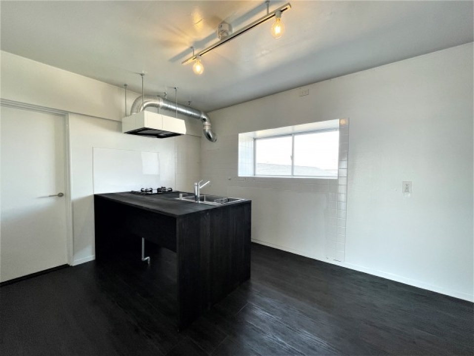 照明がオシャレなダイニング。