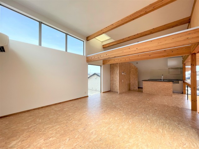 圧巻の広さ、リビング約22帖。開放的な気分になります。