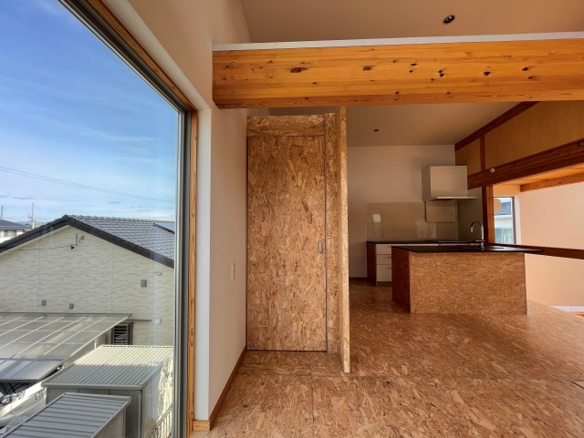 見事に馴染んだこの箱は２階のトイレです