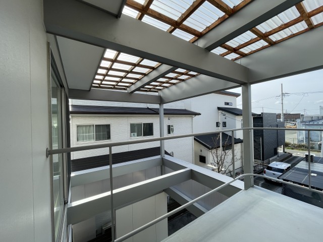 晩酌しながらしっぽりと過ごすのにぴったりなバルコニー