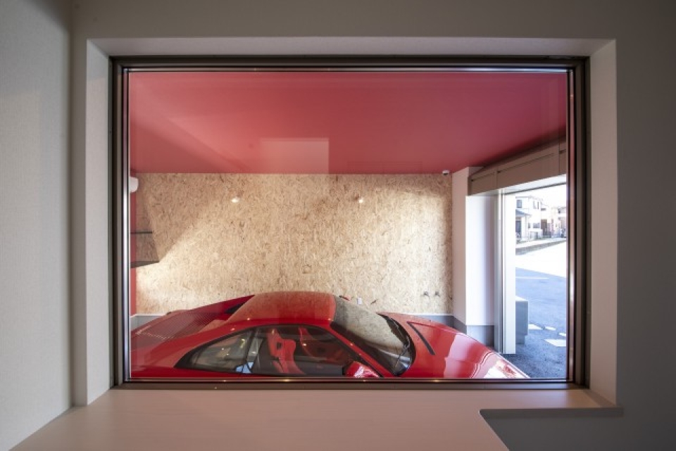 ガラス張りのガレージ