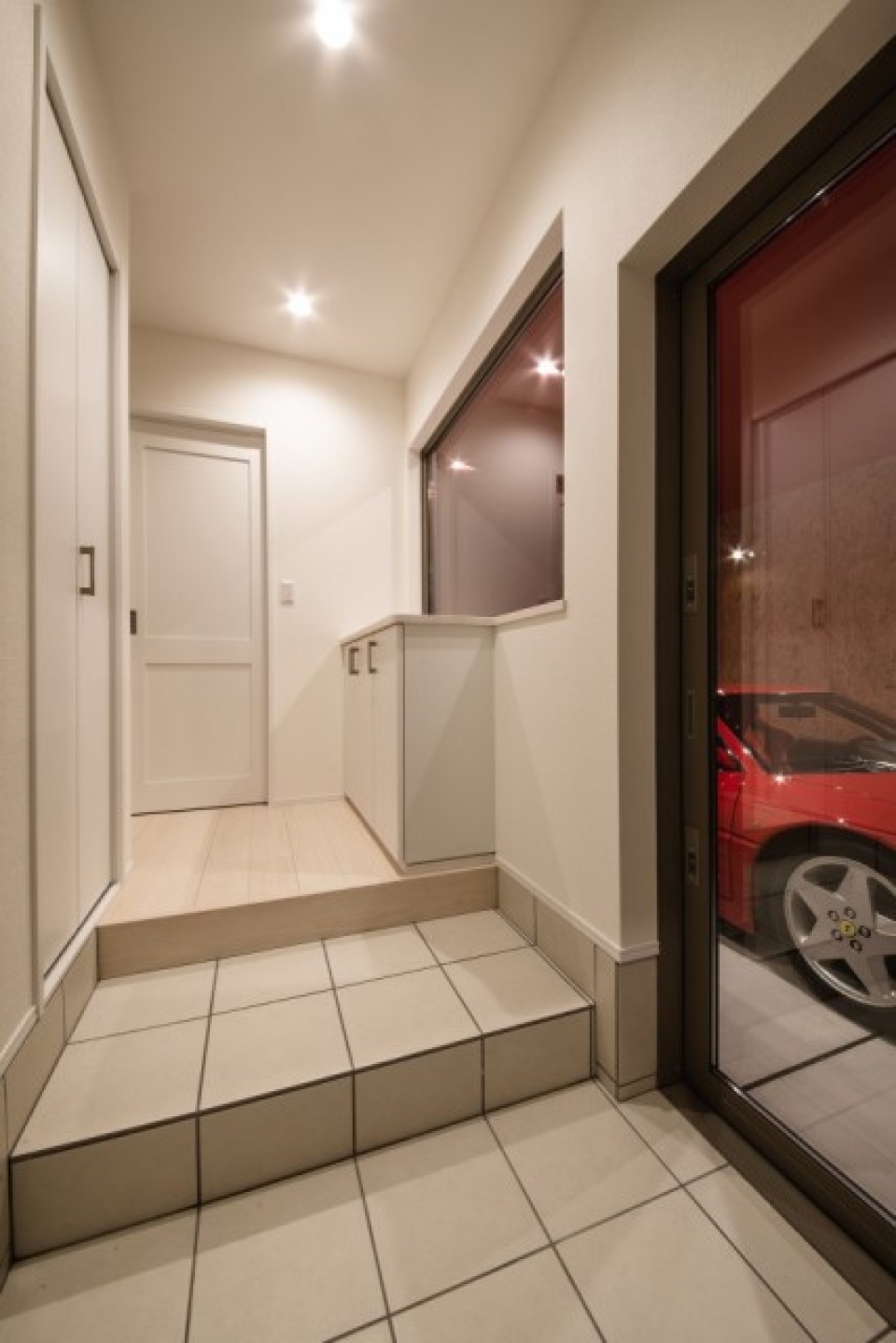 靴を脱ぎながら余韻に浸る