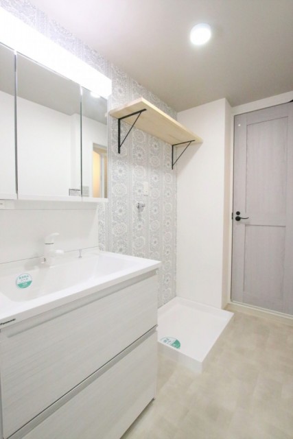 洗面脱衣所の壁紙もかわいい～