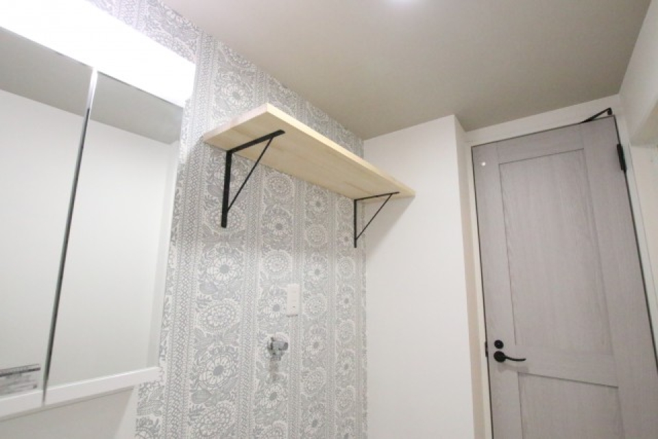 洗濯機置場の上にラック。これは嬉しい！