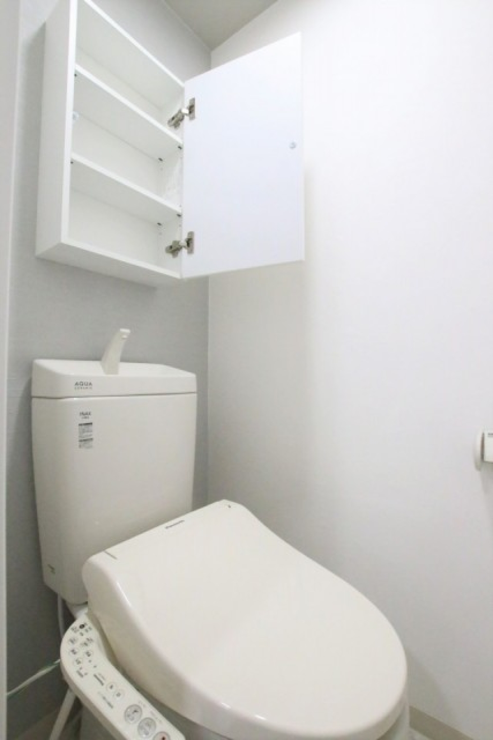 トイレは便利な3段棚付♪