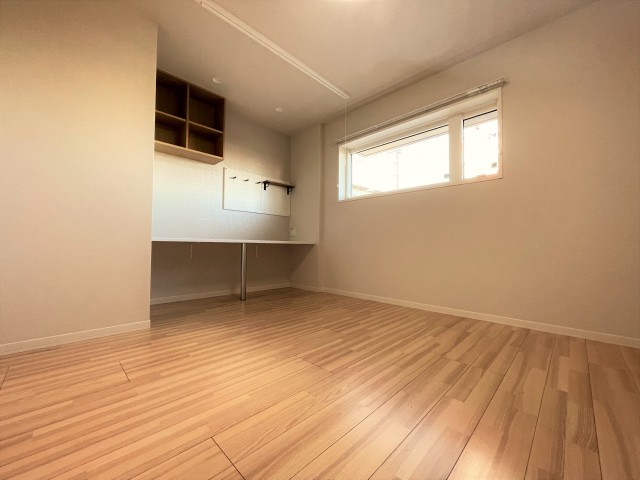 7.4帖の洋室にはワークスペースをご用意！