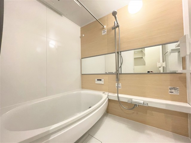 まるっとした浴槽はなんともゆったりさせてくれそうなフォルム