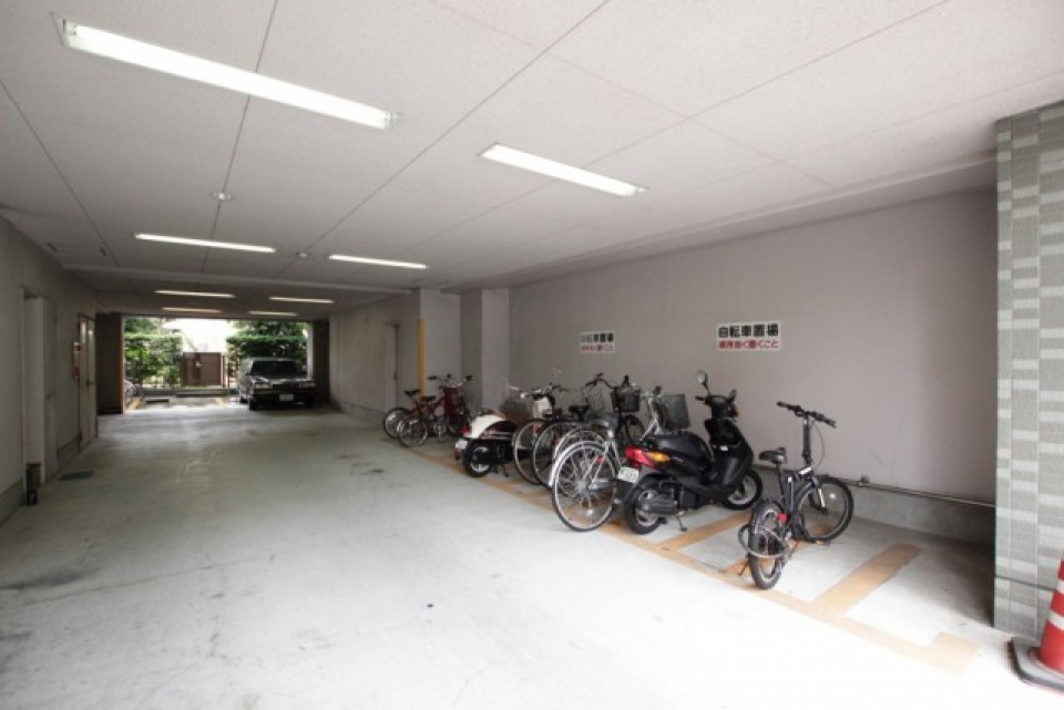 駐輪場も屋根の下♪