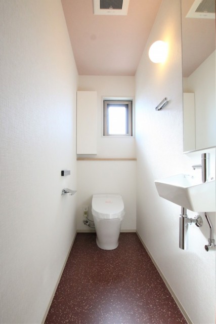 お手洗い。広い。