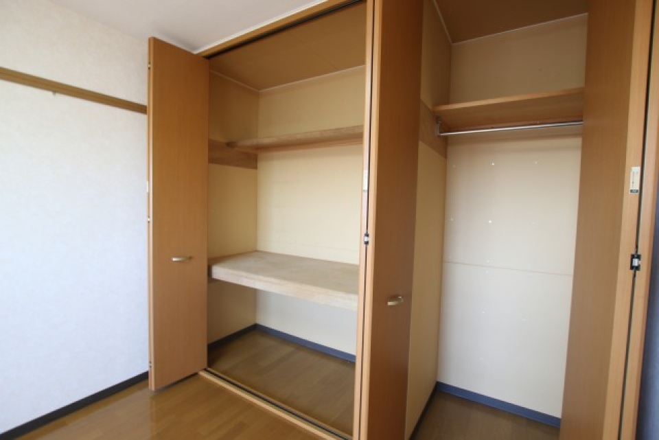 収納扉の動く大きなクローゼット！