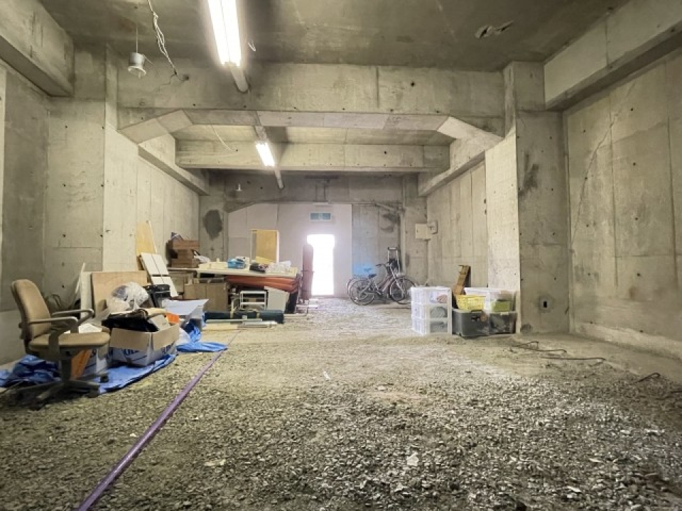 入口はこちら側。お荷物が置いてあったのです。