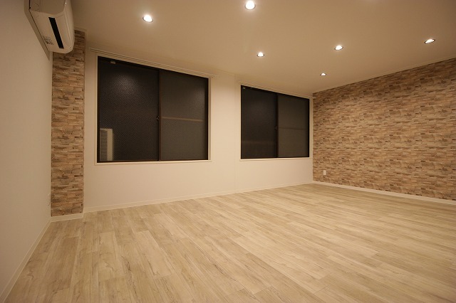 大きな窓が2面あります。