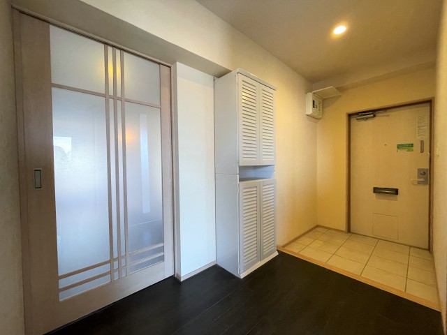 玄関先も広々としています。