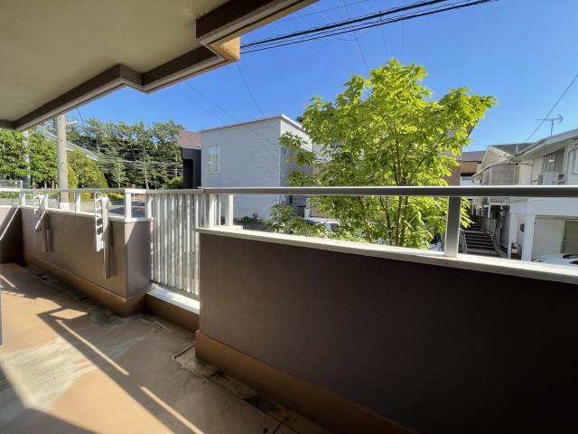 バルコニーへの陽当たり良好。