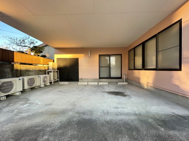 ガレージは約4.5ｍ&times;約4.5ｍ