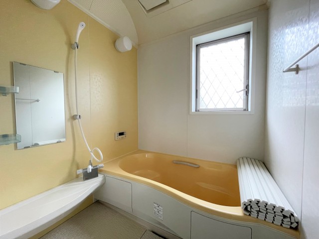 追い炊き機能付きの浴室。