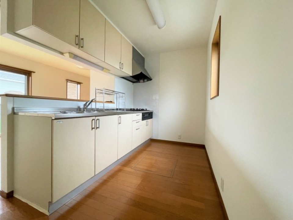 キッチンにも窓付いているので、明るいです。