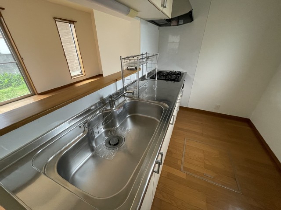 便利なシステムキッチン＆ガスコンロ付きです。