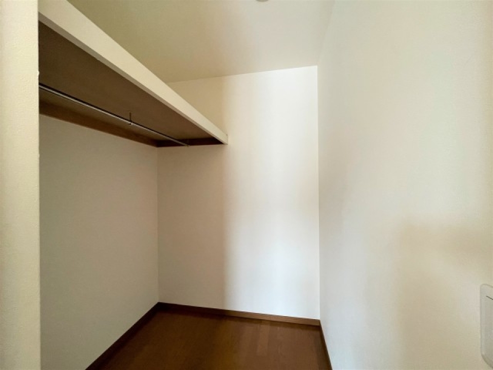 収納スペースばっちりなウォークインクローゼット。