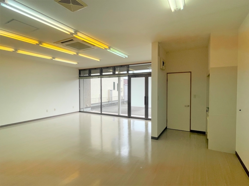 入口からちょうど死角になっているところには、、