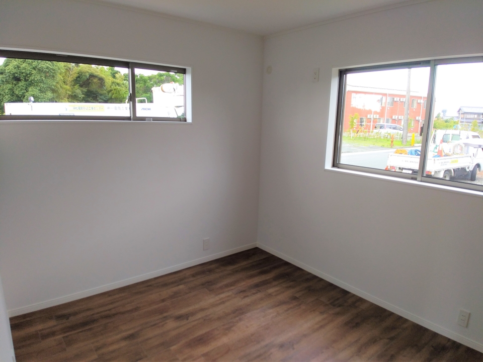 1F洋室。３つのお部屋にはすべてクローゼットが付いています♪