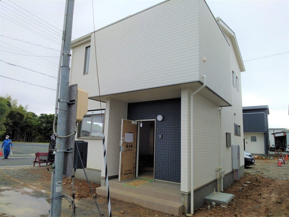 建物外観　玄関側