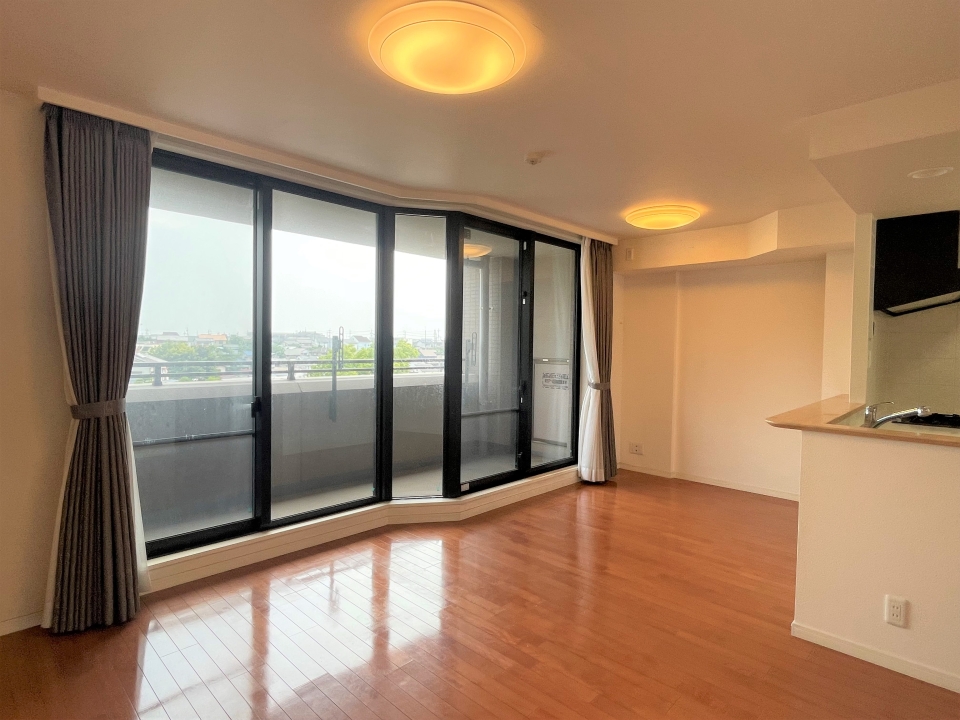 大きい窓が南向きに。開放感抜群！