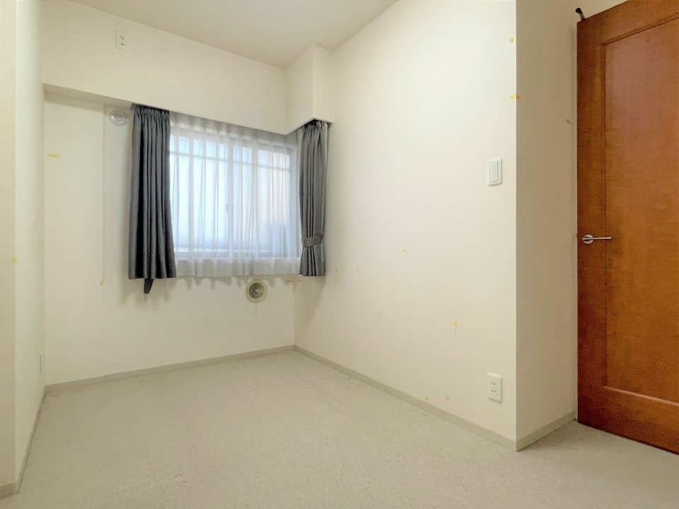 4.5帖の洋室。全洋室収納ありです〇