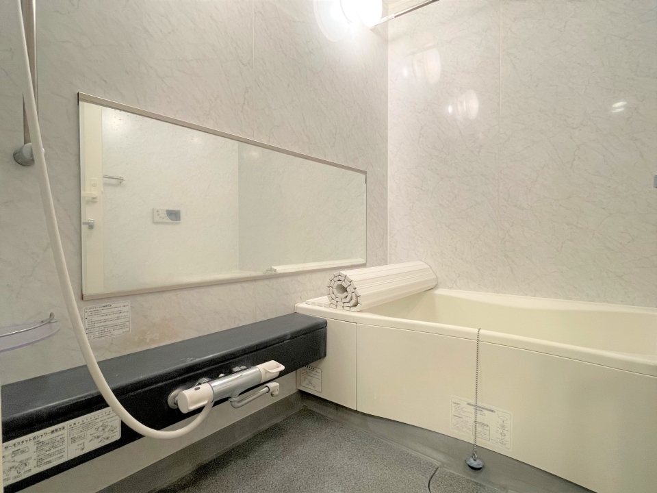 広々足を伸ばせる浴槽で1日の疲れを落としてあげましょう。