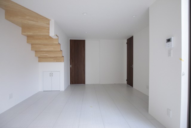 特徴的なデザインのLDKは広々15.4帖。