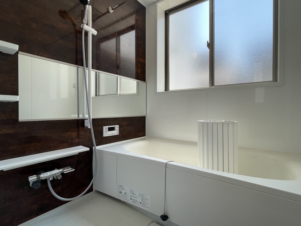 お風呂も広々はいれます。