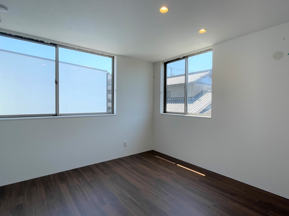 2階に上がって、7.2帖の洋室。