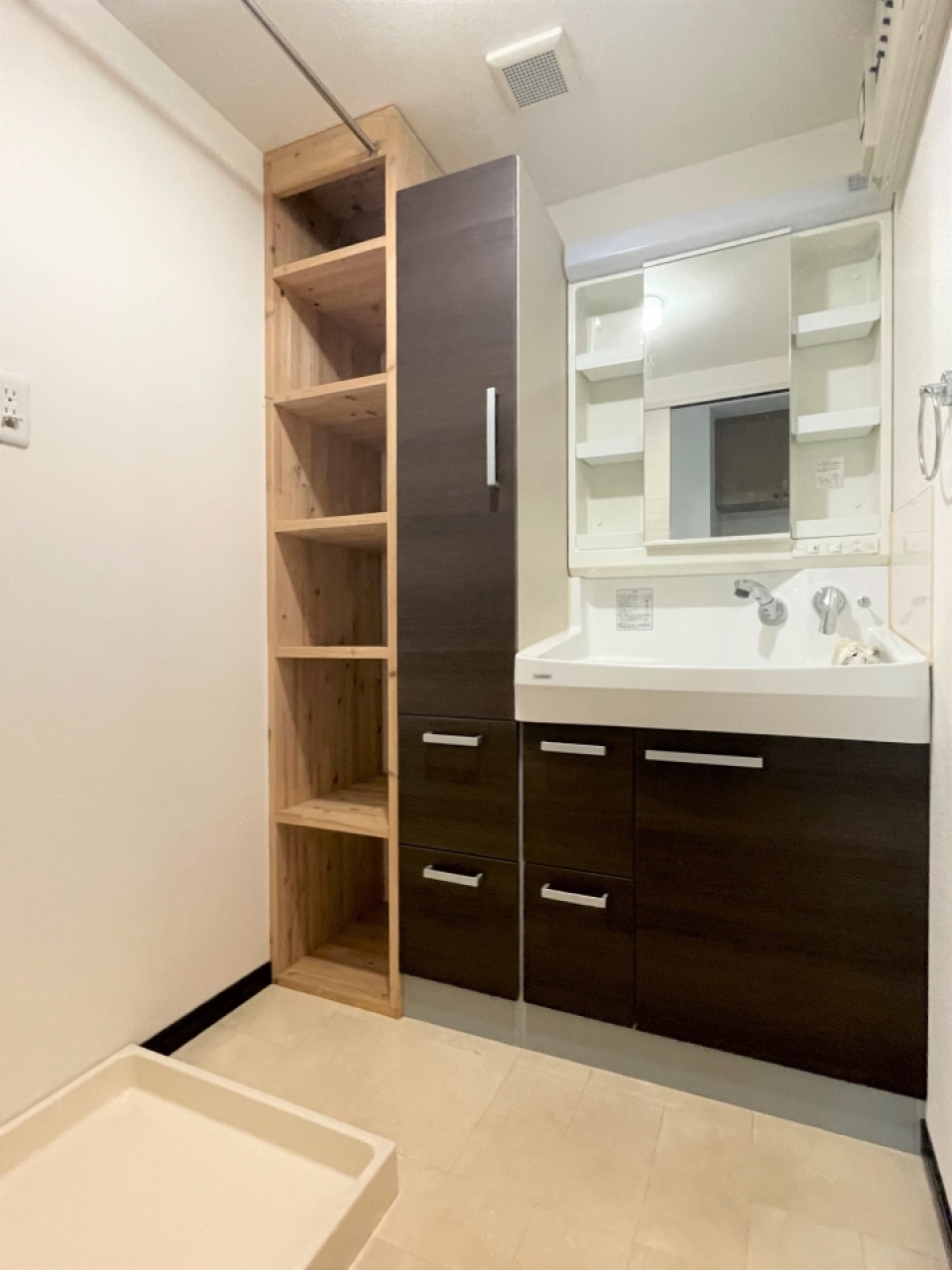 収納スペースたくさんの洗面所