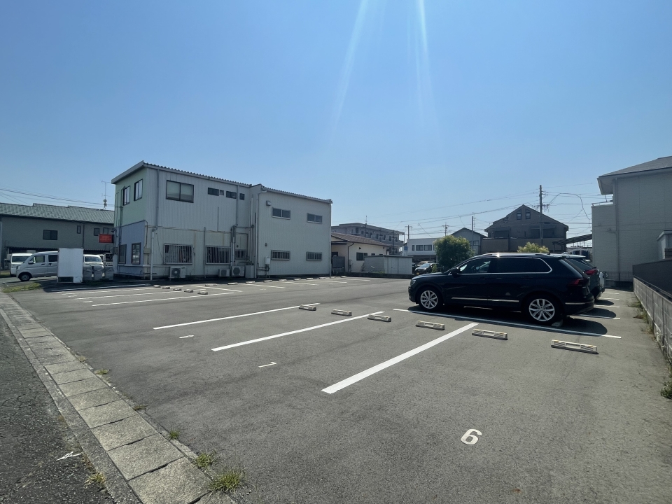 敷地外駐車場です。歩いてすぐのところにあります。