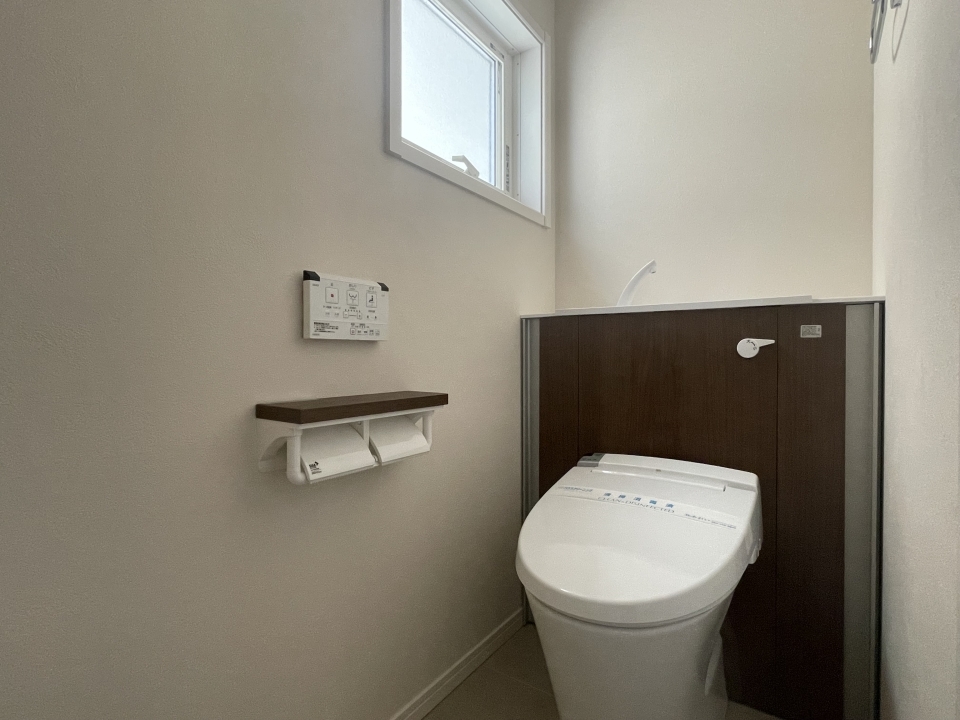 手洗い場付きのトイレ。